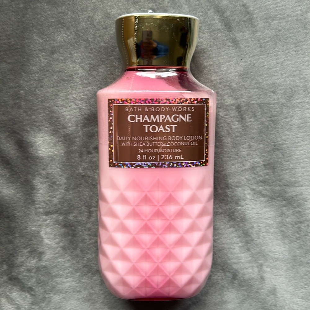 Bath and body works - champagne toast - body lotion - 8fl oz